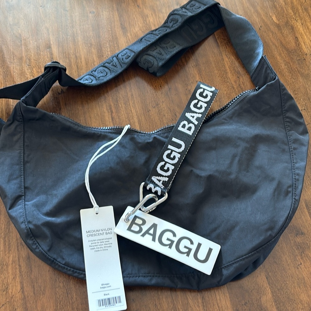 Baggu Medium Crescent Cross Body Bag & Key Chain
